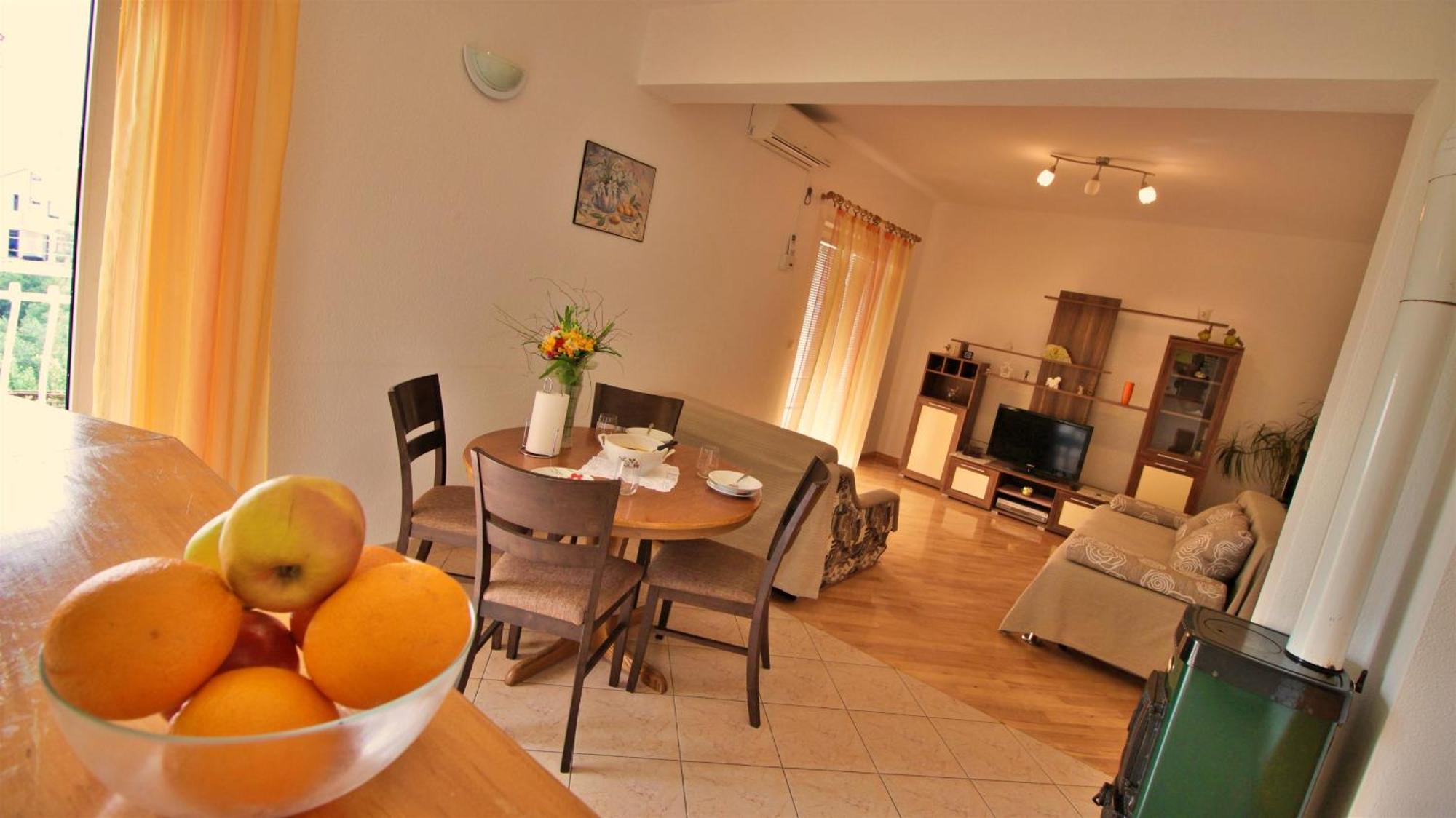 Apartments Marusic オミシュ エクステリア 写真